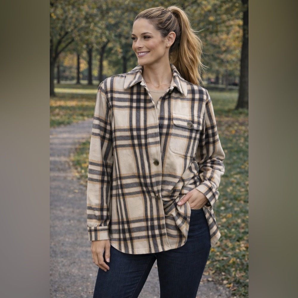 Old Navy Cream & Black Plaid Soft Brushed Shacket Side Pockets Sz S OS NWOT
